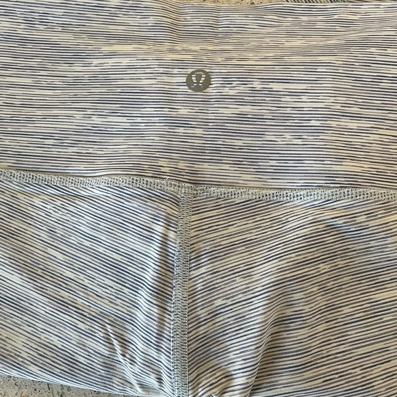 Lululemon Wunder Under Leggings - Picture 2 of 6